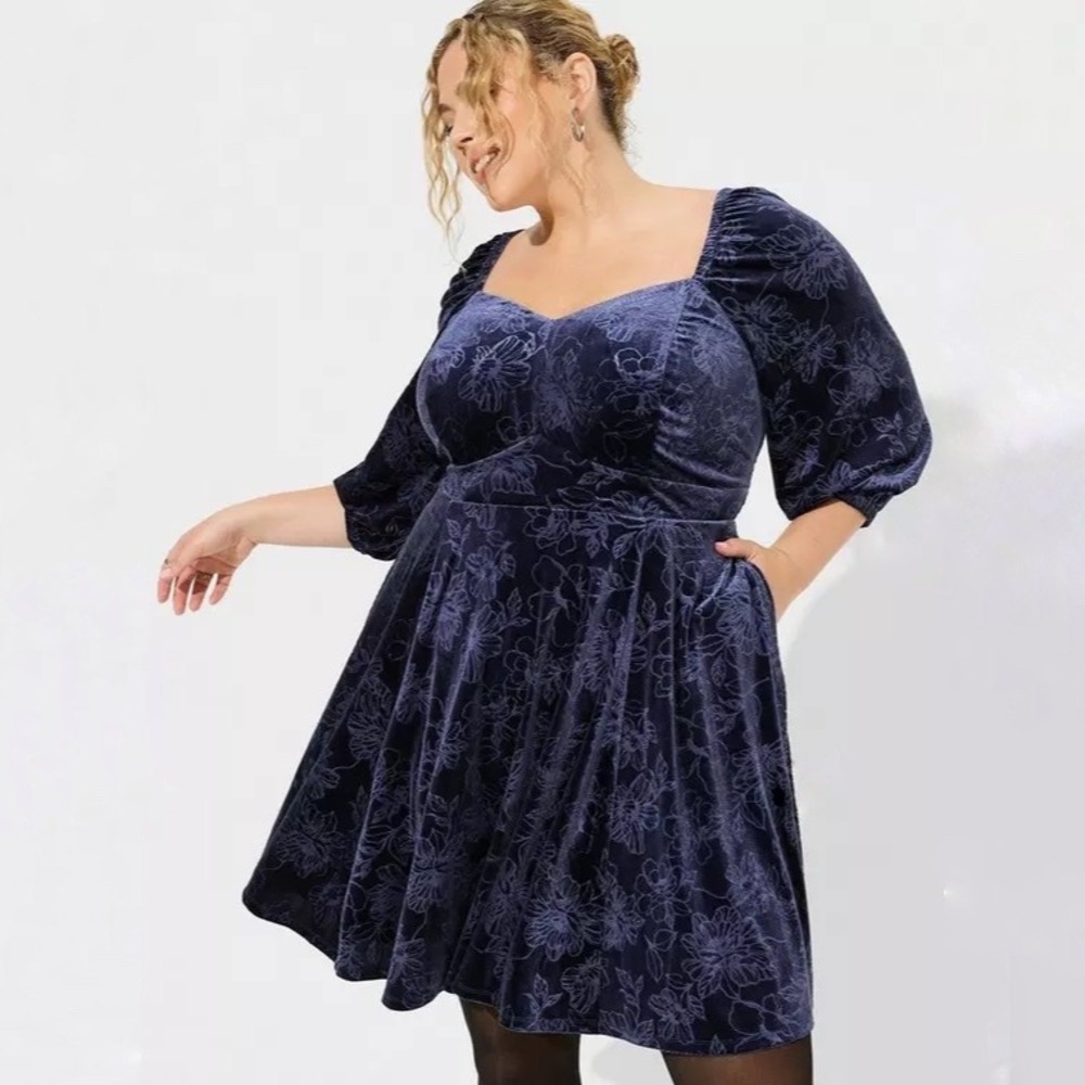 Torrid Blue Floral Burnout Velvet Midi Dress Sweetheart Neck Smocked Back Size 1